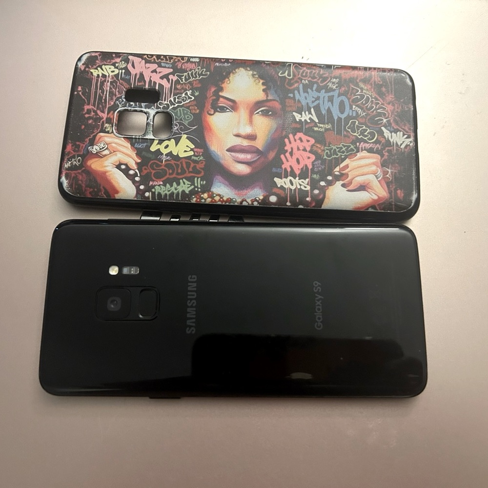 Samsung Galaxy S9 with charger & case. Bundle with Samsung watch for discount!